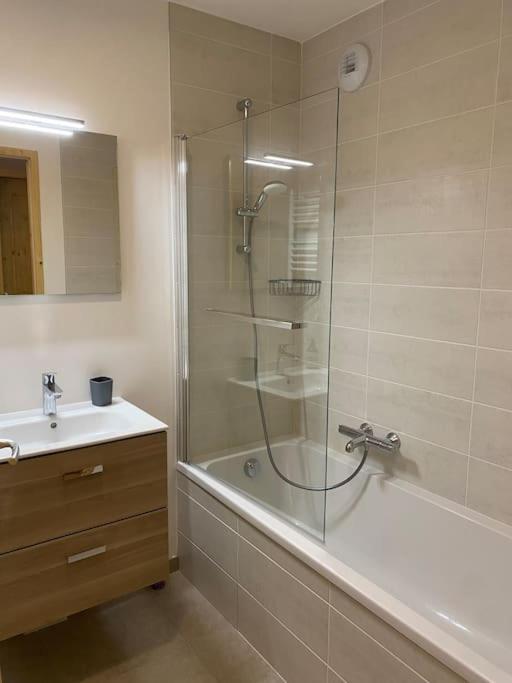 Gorgeous 2 Bedroom, 2 Full Bath, Ski In Apartment! Winner Of 2025 And 2024 Traveller Award! Morzine Εξωτερικό φωτογραφία
